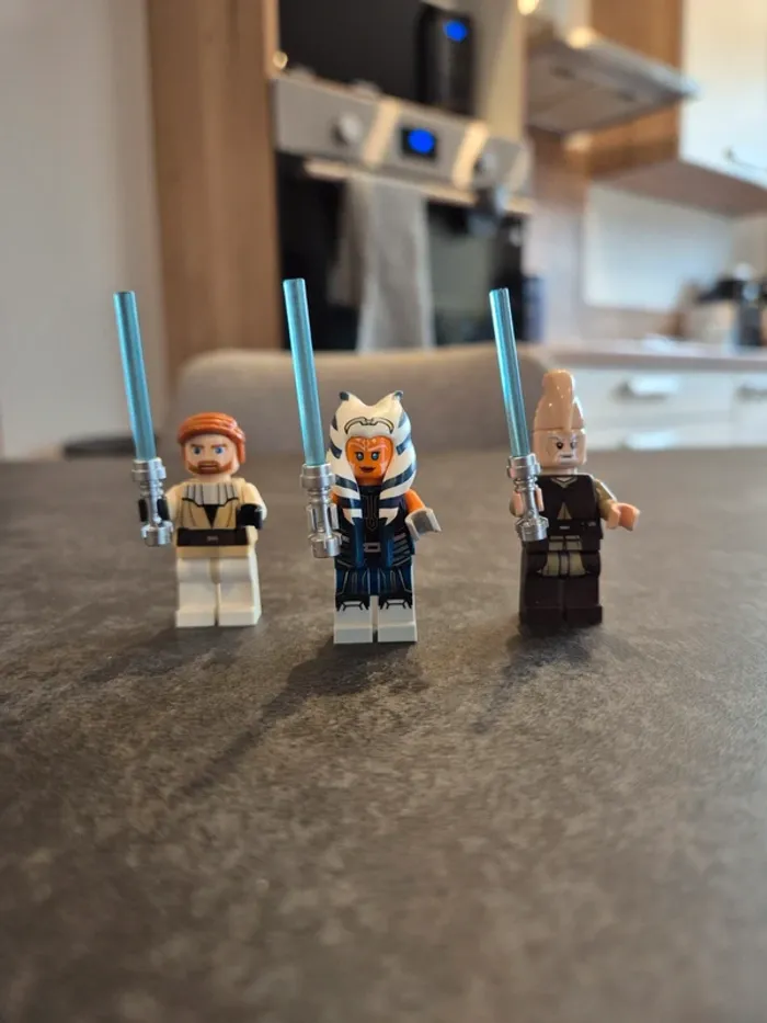 Figurines lego Jedi Obiwan Ashoka et Ki-Adi-Mundi star wars