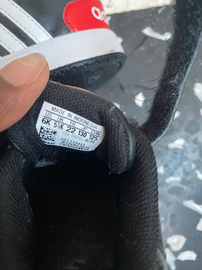 Baskets Adidas noires à scratch – Pointure 22 - photo numéro 5