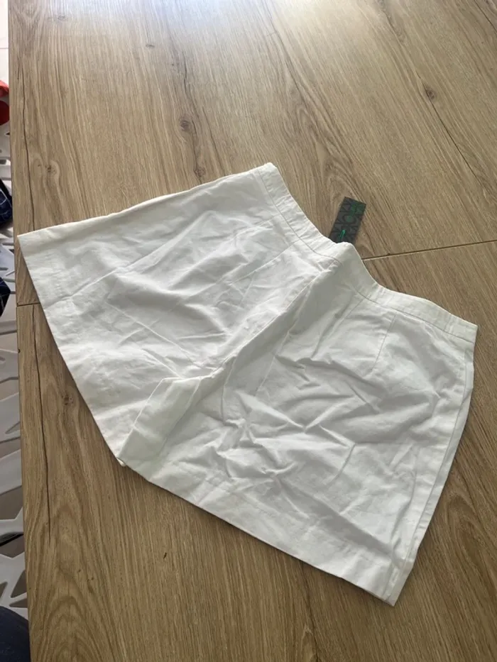 Short United Colors Of Benetton taille 40 blanc neuf avec étiquette - photo numéro 6