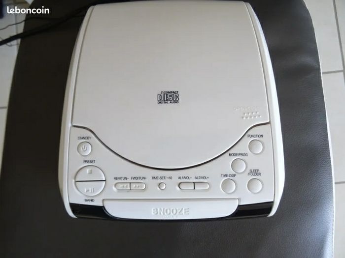 Radio-réveil avec lecteur CD et port USB
Couleur blanc - photo numéro 3