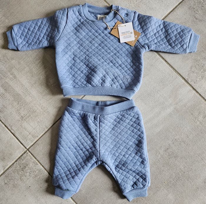Ensemble matelassé neuf 1 mois garçon