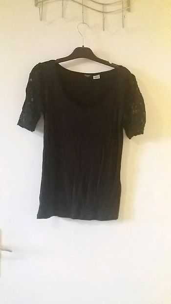 T shirt noir avec dentelle