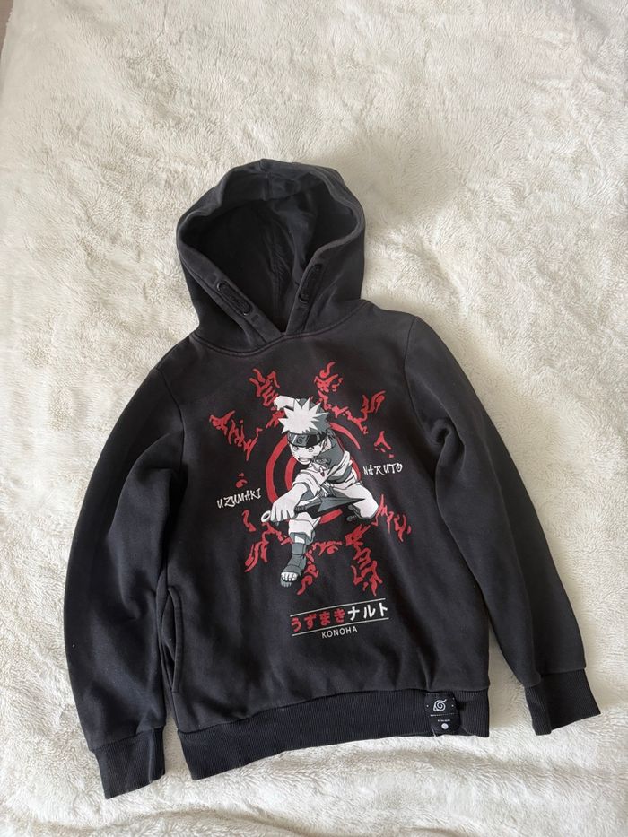 Sweat à capuche naruto taille S /10 ans noir tres bon état