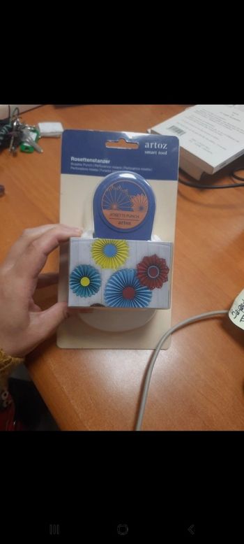 Perforatrice pour créer des decorations rosaces artoz