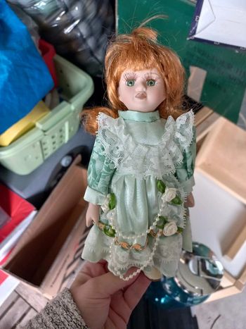 Poupée porcelaine