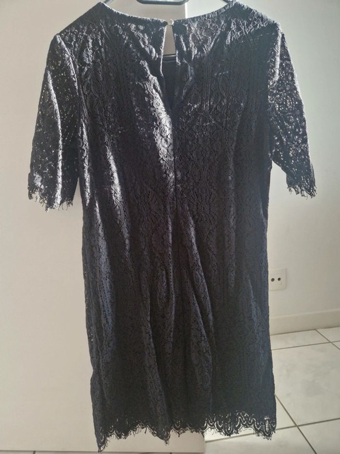 Robe noire dentelle - photo numéro 2