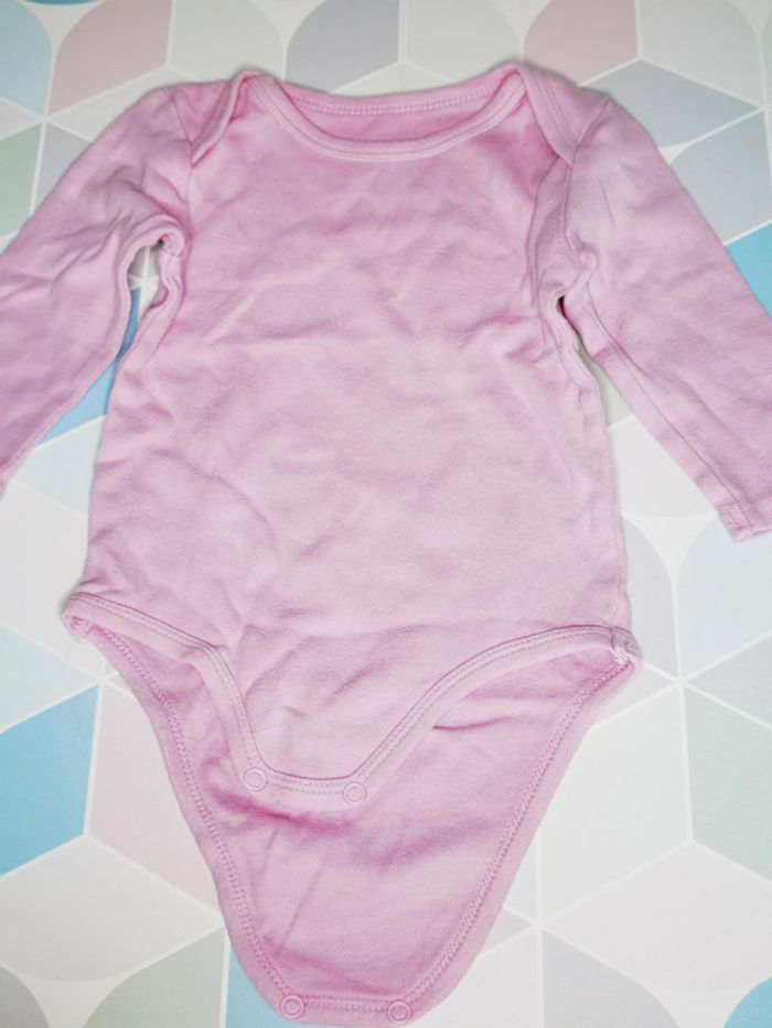 D3875 - lot de 4 bodies fille 6 mois - photo numéro 5
