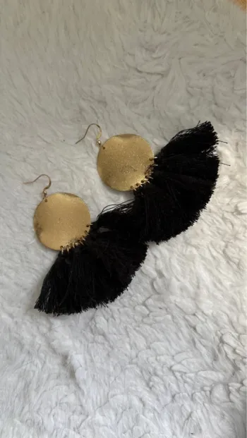 Boucles d’oreilles pendantes or et noires