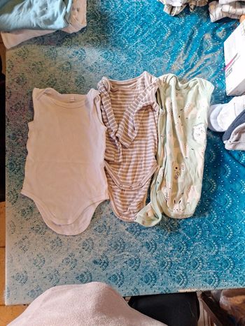 Lot bodies 6 9 mois 74 cm