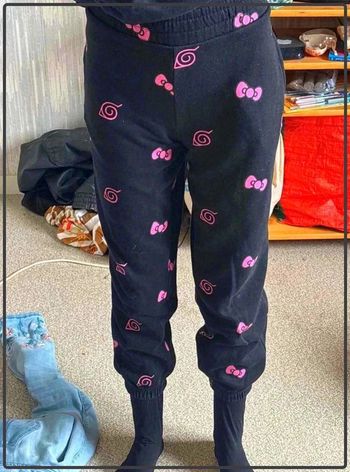Bas  de jogging naruto  X hello kitty  taille  xxs/32  mais  taille  grand