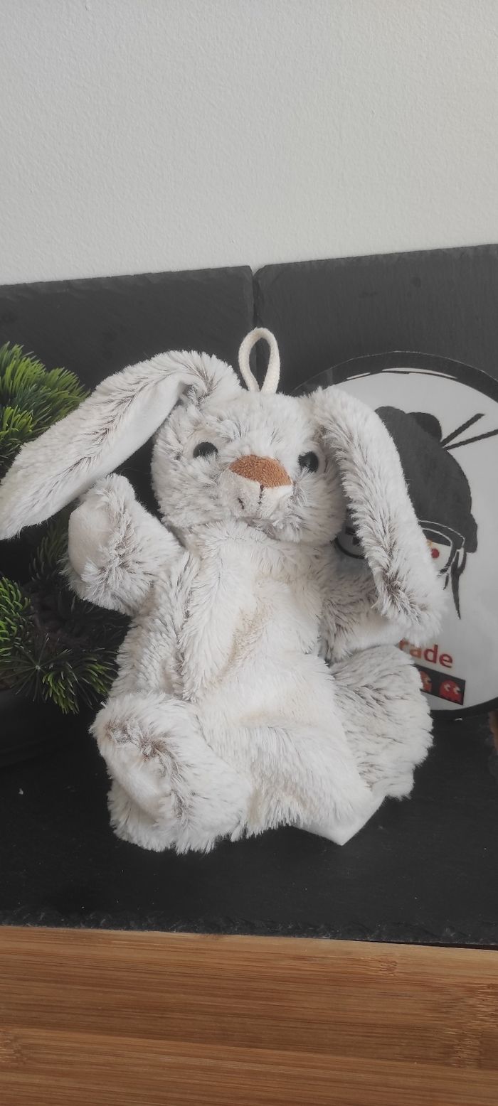 doudou marionnette rodadou roda lapin gris chiné blanc marron billes Peluche