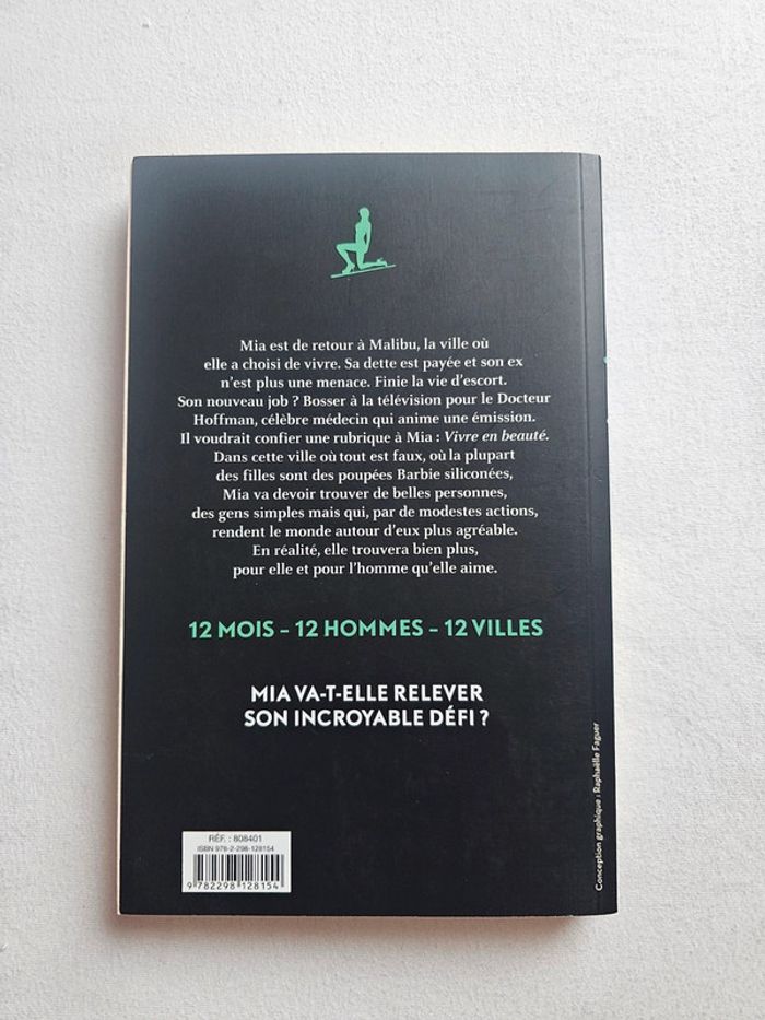 Livre calendar girl octobre - photo numéro 2