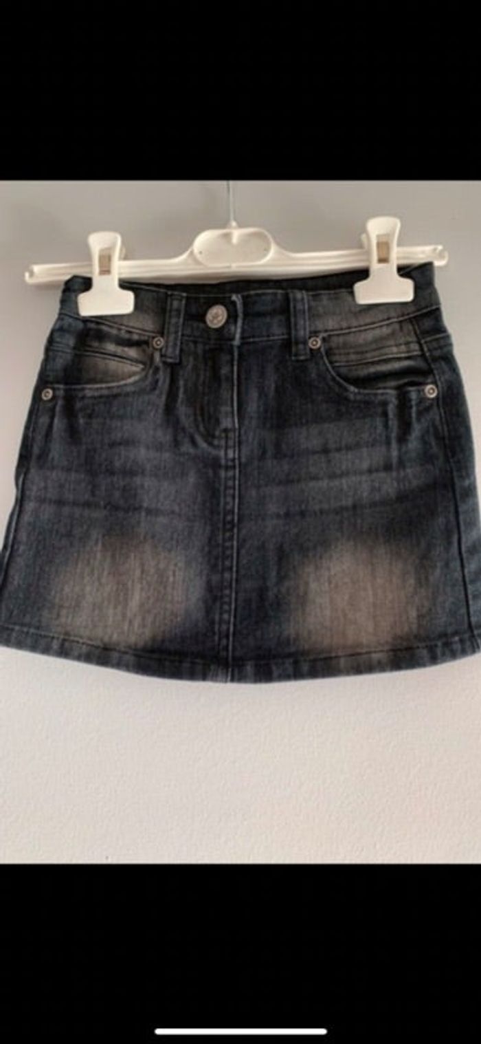 Jupe  Neuve en jeans taille 5 ans