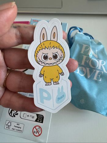 Labubu pin for love P