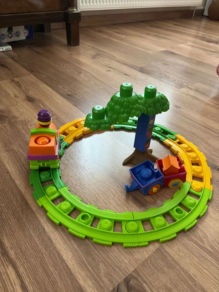 Petit circuit train Mega Bloks Disney - photo numéro 9