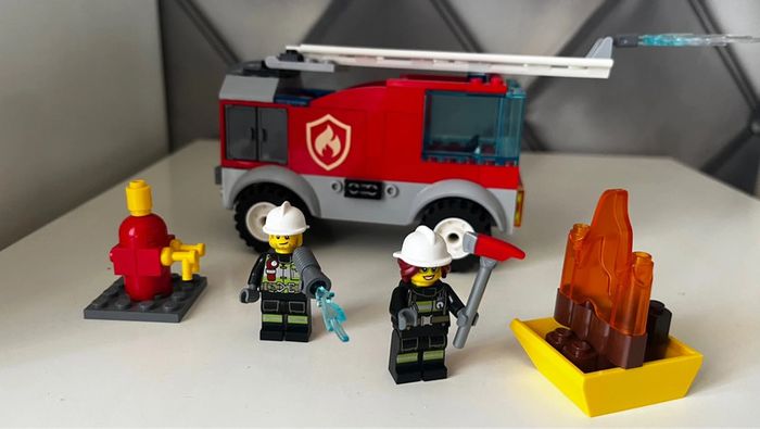 Lego city 60280 le camion des pompiers - photo numéro 4