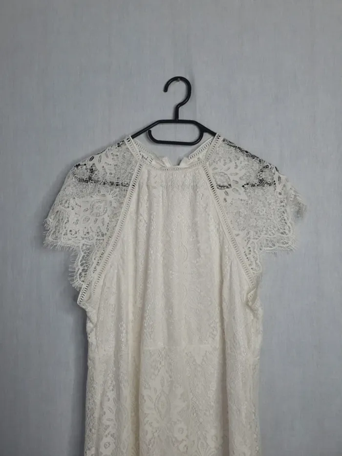Robe blanche en dentelle - photo numéro 2