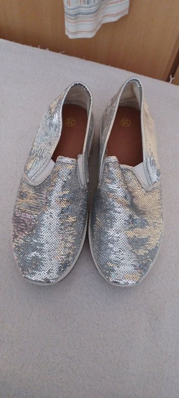 Très belles paires de chaussures fille Pointure 35