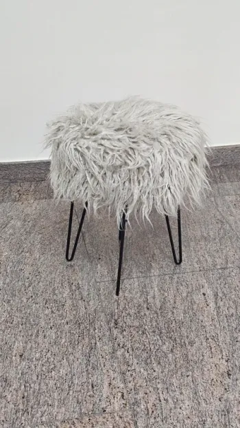 Sgabello pelo bianco