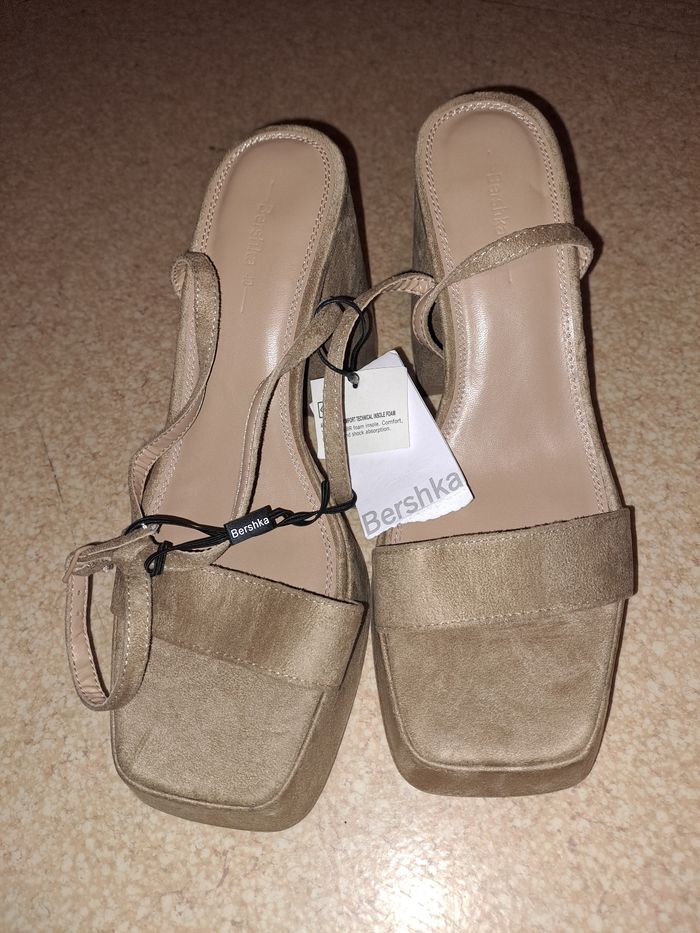 Chaussures a talons en daim taille 40 bershka neuf - photo numéro 2