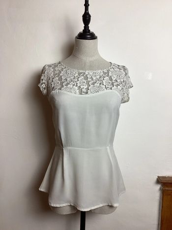 Blouse écrue avec dentelle Bershka 36
