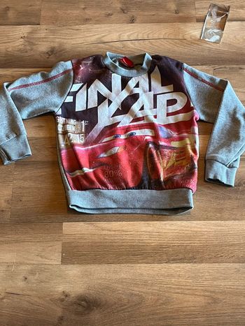Je vend un pull garcon cars du 5 ans bon état