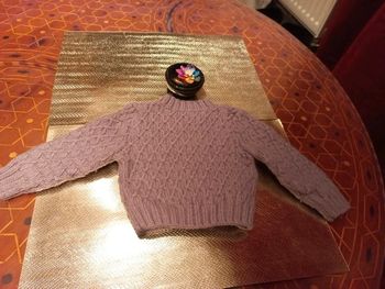 Beau pull chaud laine mauve fait main 9 mois