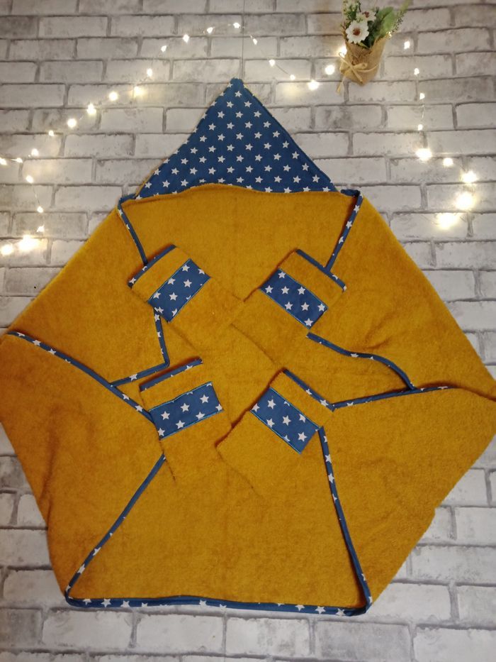 Cape de bain + 4 gants de toilettes