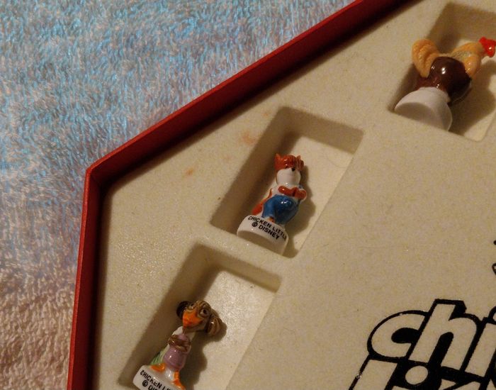 Coffret collection fèves Disney Chiken Little fève - photo numéro 2