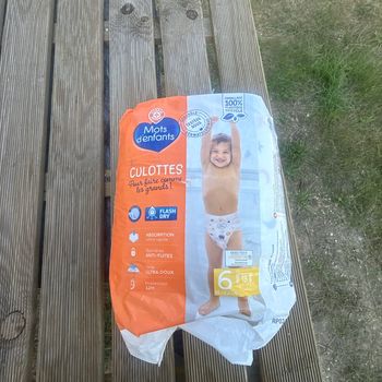 Couches-culottes jetable, taille six 15 22 kg marque mots  d’enfants