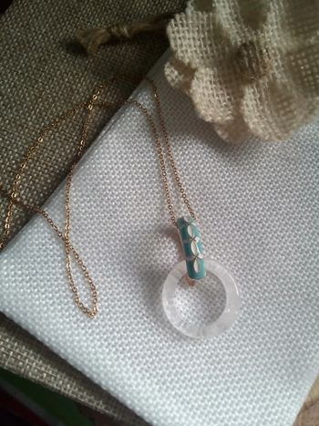 Collier anneau de pierre cristal de quartz