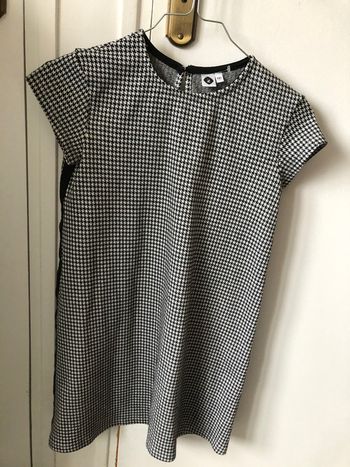 Très jolie robe droite 10 ans