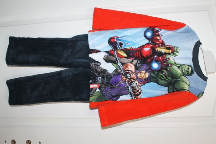 pyjama polaire avengers noir et rouge 4 ans