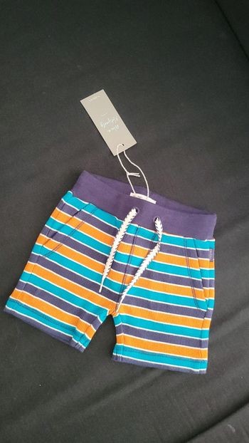 Petit short neuf 6 mois