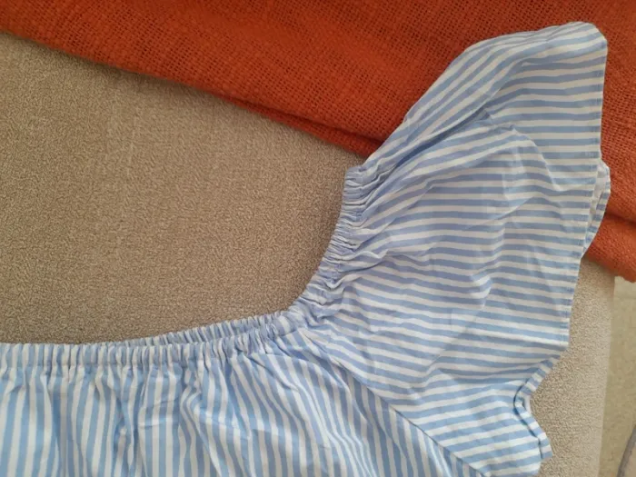 Blouse forme évasée épaules dénudées neuve Zara - photo numéro 2