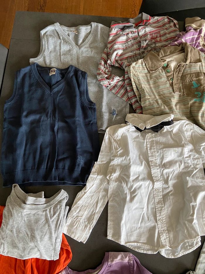 Gros lot de vêtements garçon 5 ans - photo numéro 2