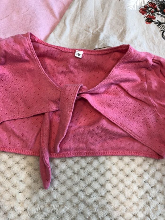 Lot 3 hauts teeshirt et gilet boléro 24 mois 2 ans - photo numéro 2
