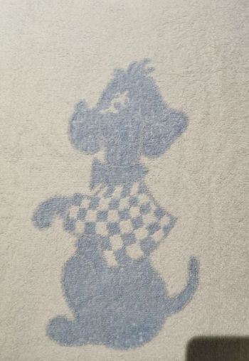 Serviette de toilette vintage blanche motif petit chien bleu
