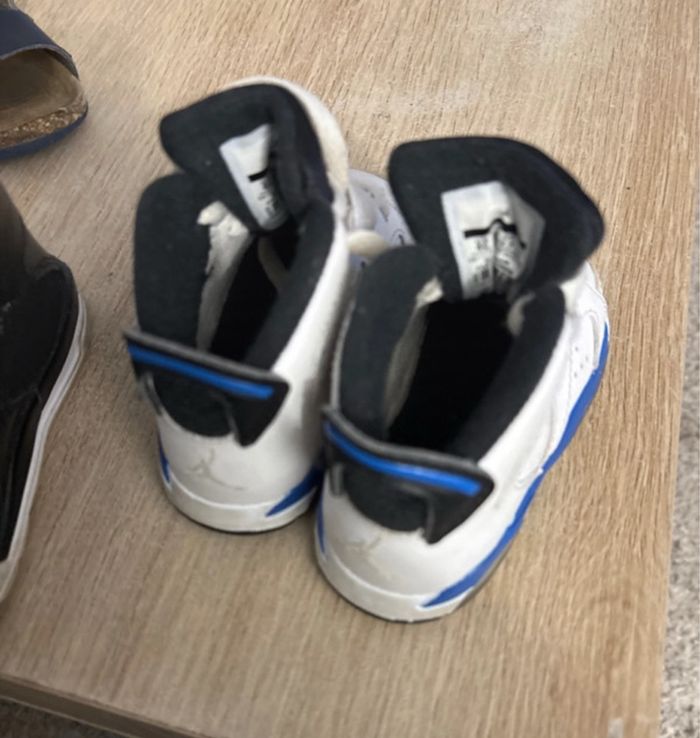 Basket Jordan taille 19 - photo numéro 2