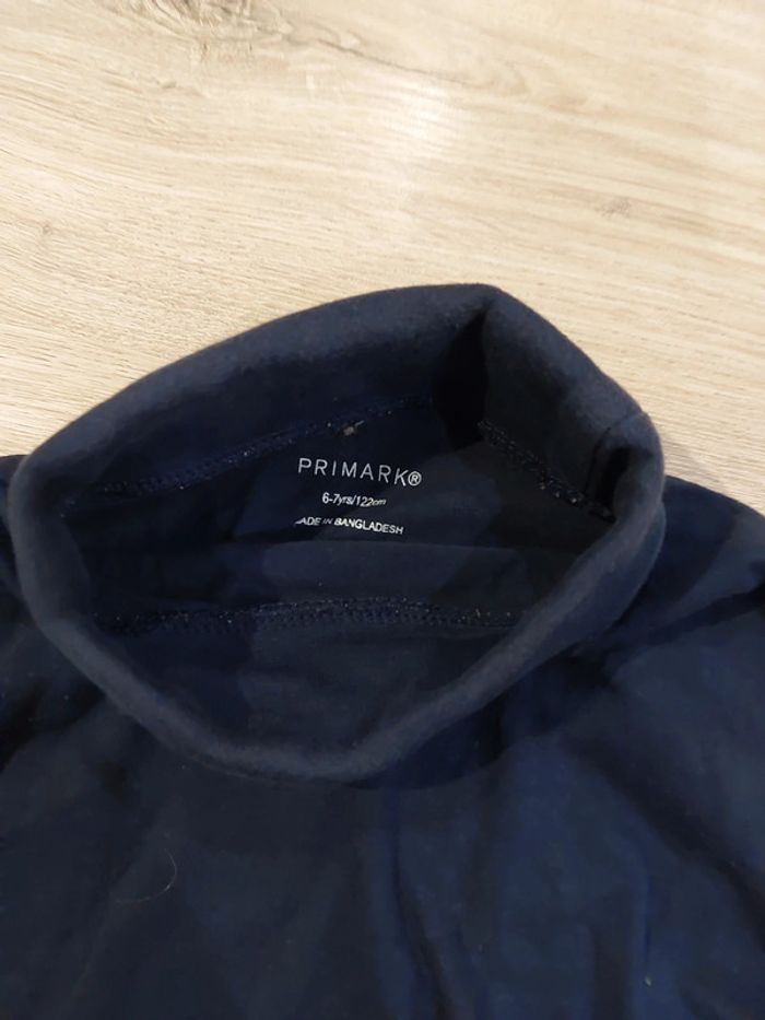 Tee shirt manches longue col roule taille 6-7 ans bon état primark - photo numéro 2