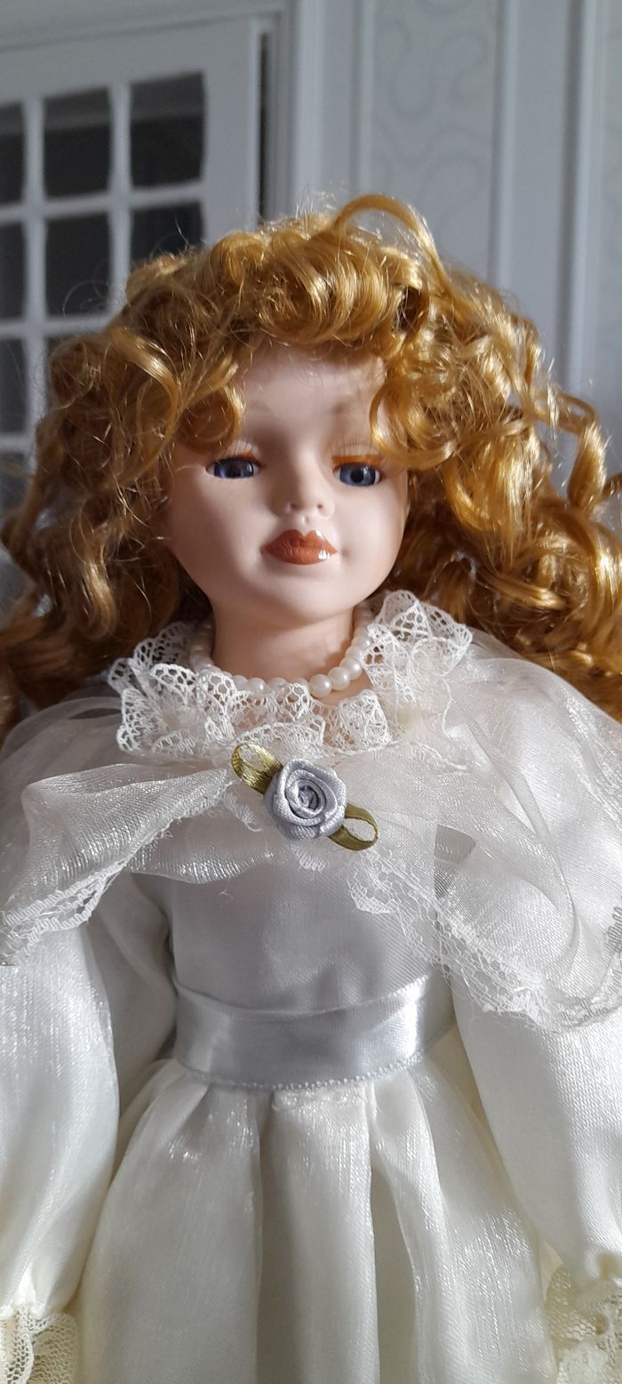 Poupée en porcelaine - photo numéro 3