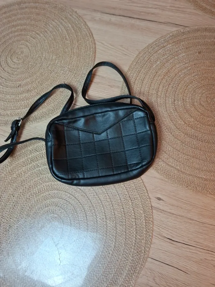 Sac bandoulière noir femme – effet cuir