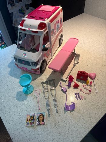 Ambulance Barbie + accessoires