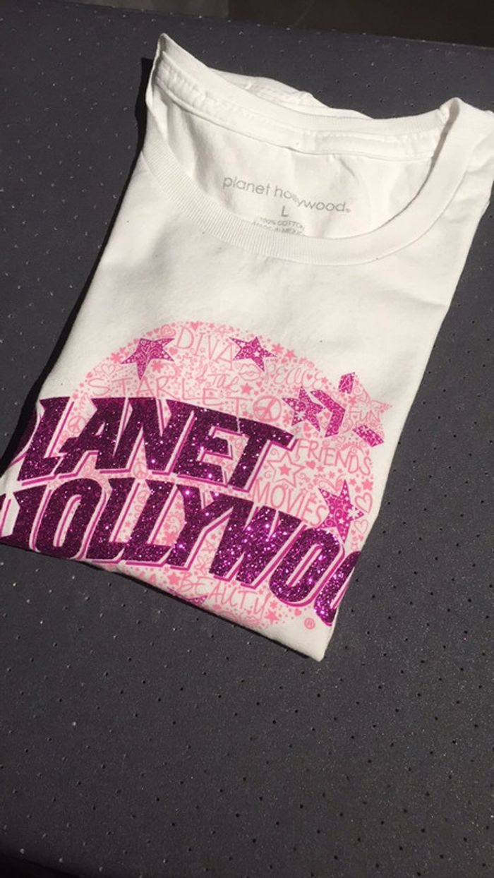 Superbe tee-shirt pailleté Planet Hollywood 10 ans - photo numéro 3