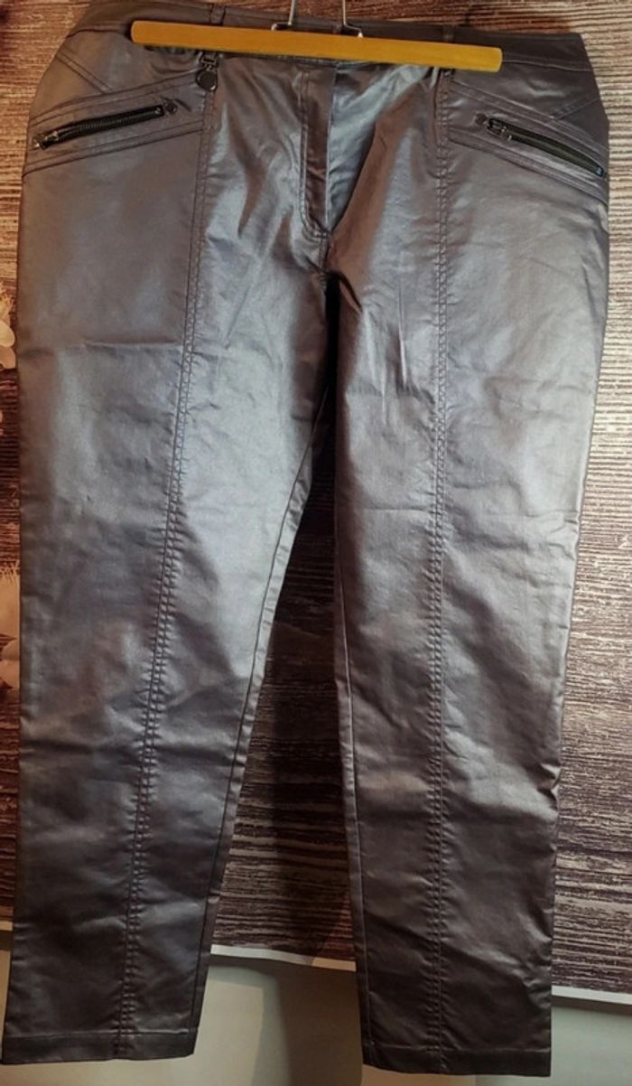Magnifique pantalon Quattro taille 50