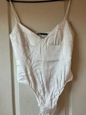body satiné zara blanc