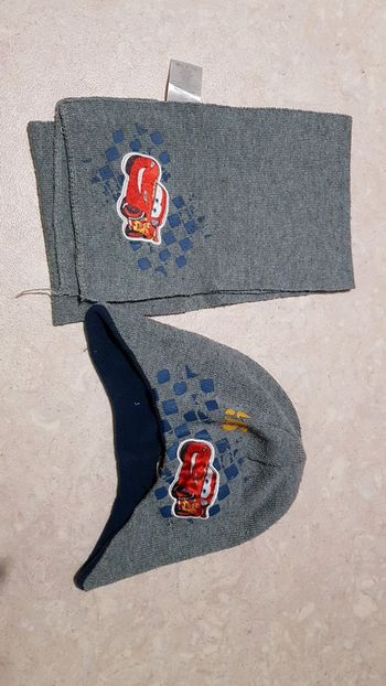 Ensemble écharpe bonnet 3/4 ans. 52