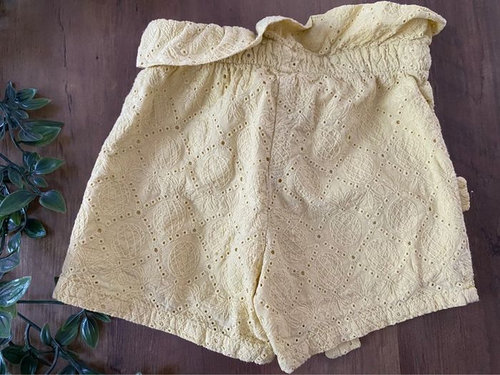 Short jaune 4 ans - photo numéro 3
