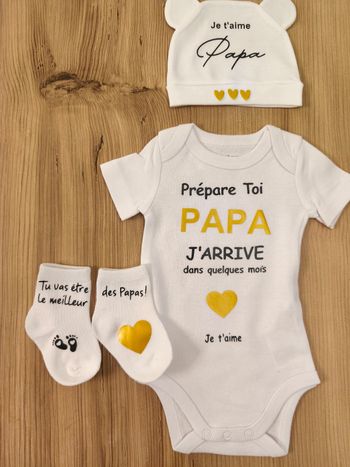 Ensemble bébé bodie bonnet et chaussettes annonce grossesse cadeau surprise papa