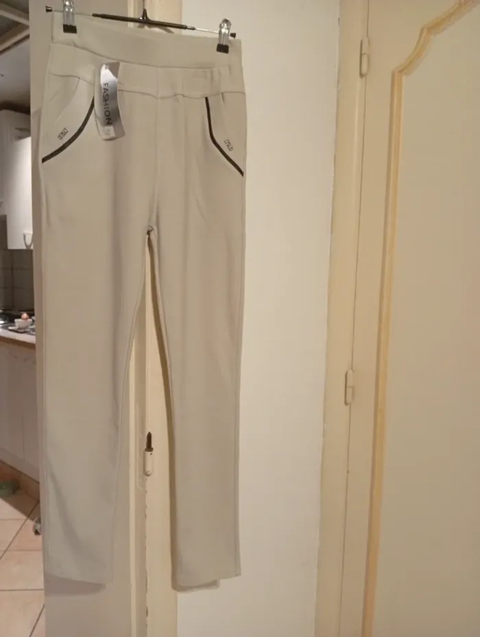 Pantalon NEUF taille S/M